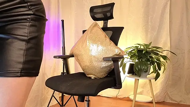 sophia dumont online show from 04/14/26, 09:47