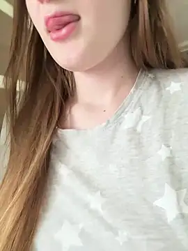 Snapshot of Evi_murr chatting on 02/19/25, 12:22 Evi murr online show from 02/19/25, 12:22