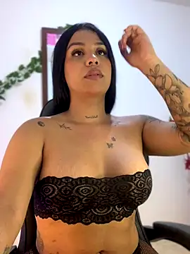 Snapshot of tinalove7 chatting on 10/08/25, 01:18 tinalove7 online show from 10/08/25, 01:18