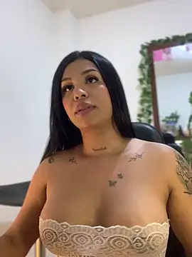 Snapshot of tinalove7 chatting on 10/25/25, 10:10 tinalove7 online show from 10/25/25, 10:10