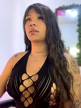 Snapshot of tinalove7 chatting on 09/11/25, 12:21 tinalove7 online show from 09/11/25, 12:21