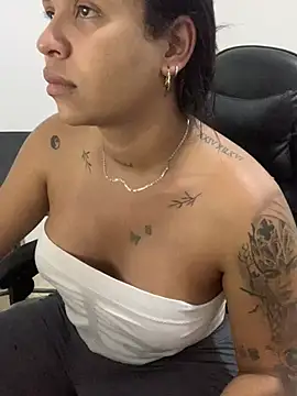 Snapshot of tinalove7 chatting on 02/27/25, 03:59 tinalove7 online show from 02/27/25, 03:59