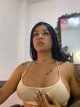 Snapshot of tinalove7 chatting on 09/12/25, 10:42 tinalove7 online show from 09/12/25, 10:42