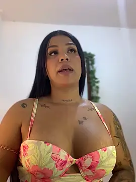 Snapshot of tinalove7 chatting on 10/02/25, 10:13 tinalove7 online show from 10/02/25, 10:13