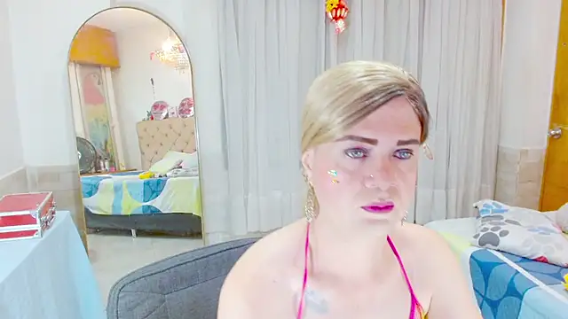 Snapshot of Dolldirtyxxx chatting on 05/27/26, 05:04 Dolldirtyxxx online show from 05/27/26, 05:04