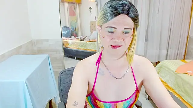 Snapshot of Dolldirtyxxx chatting on 05/06/26, 12:14 Dolldirtyxxx online show from 05/06/26, 12:14