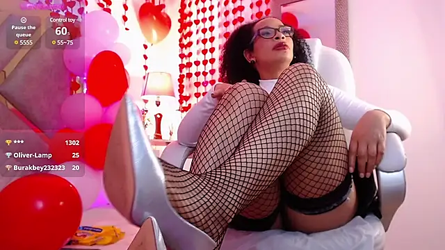 Cintiia Holmes online show from 02/15/25, 03:06