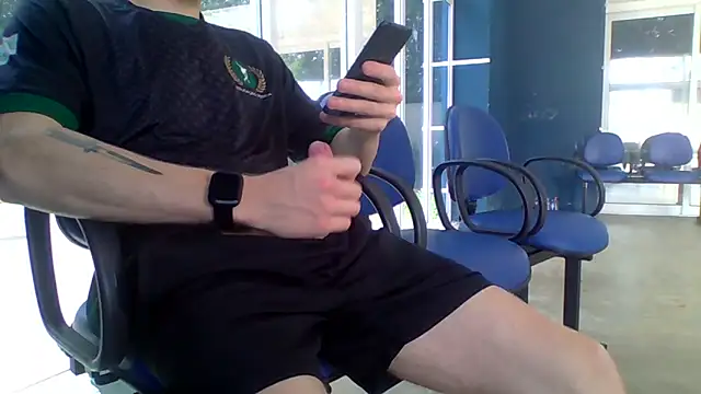 Snapshot of Novinho_pica_rosa chatting on 10/24/25, 01:54 Novinho pica rosa online show from 10/24/25, 01:54