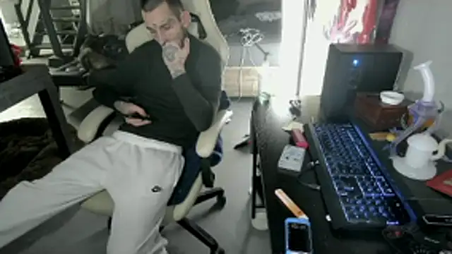 Snapshot of BadJewfucks chatting on 12/17/25, 02:49 BadJewfucks online show from 12/17/25, 02:49