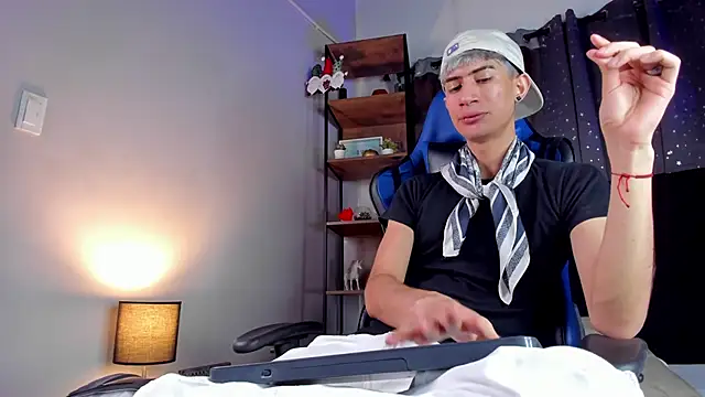 NovaaWheler online show from 12/18/25, 06:34