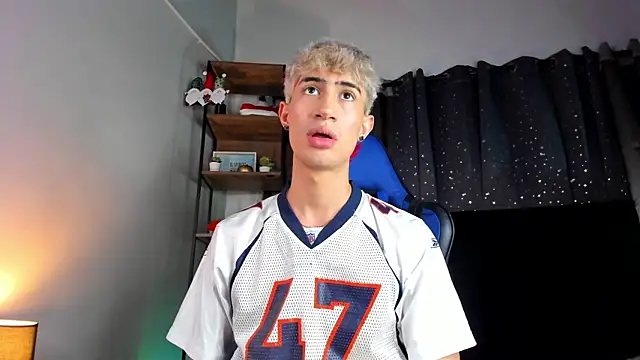 NovaaWheler online show from 12/20/25, 06:44