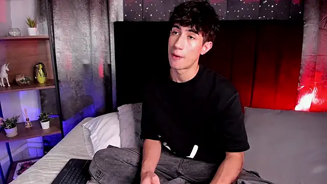 NovaaWheler online show from 10/30/25, 05:43