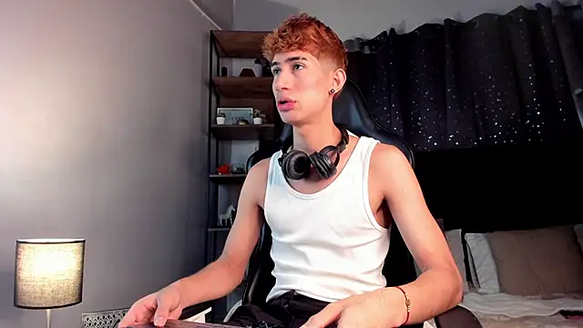 NovaaWheler online show from 12/05/25, 01:43