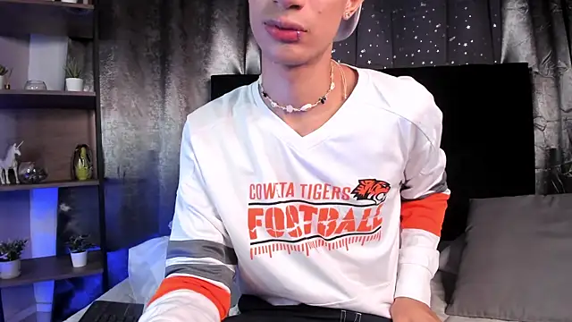 NovaaWheler online show from 11/12/25, 08:34