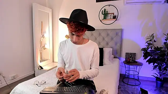 NovaaWheler online show from 03/21/25, 05:00