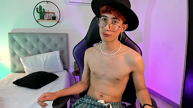 NovaaWheler online show from 03/20/25, 05:02