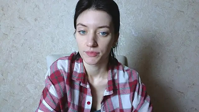 Snapshot of roxy_riot_ chatting on 03/18/25, 01:24 roxy riot online show from 03/18/25, 01:24