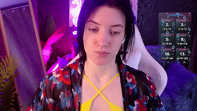 roxy riot  online show from 12/23/25, 01:27