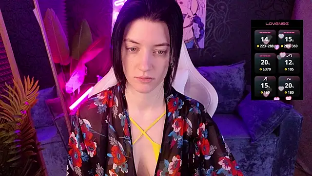 roxy riot  online show from 12/17/25, 01:32