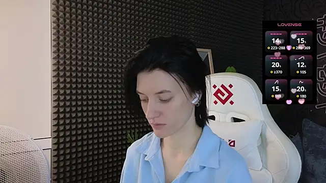 roxy riot  online show from 12/14/25, 03:02