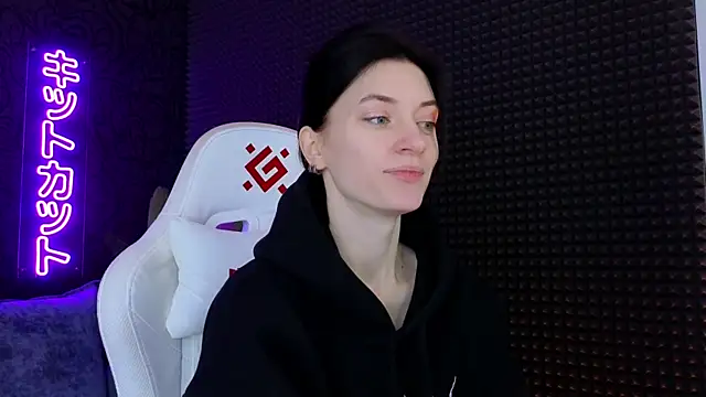 Snapshot of roxy_riot_ chatting on 03/16/25, 01:28 roxy riot online show from 03/16/25, 01:28