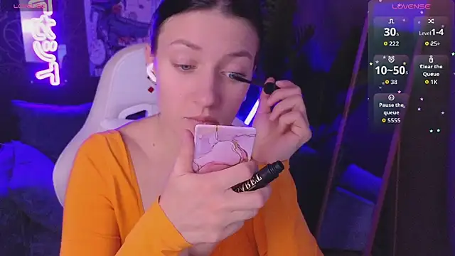 roxy riot  online show from 04/14/26, 01:32