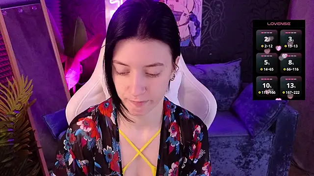 roxy riot  online show from 12/18/25, 01:22