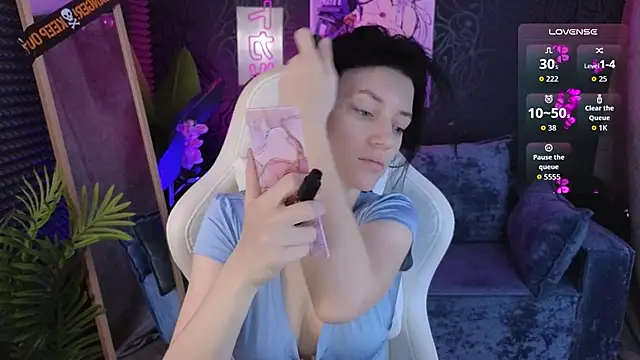 roxy riot  online show from 11/05/25, 01:31