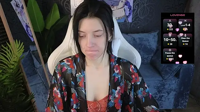 roxy riot  online show from 12/15/25, 01:22