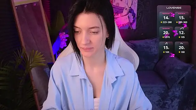 roxy riot  online show from 11/19/25, 02:00