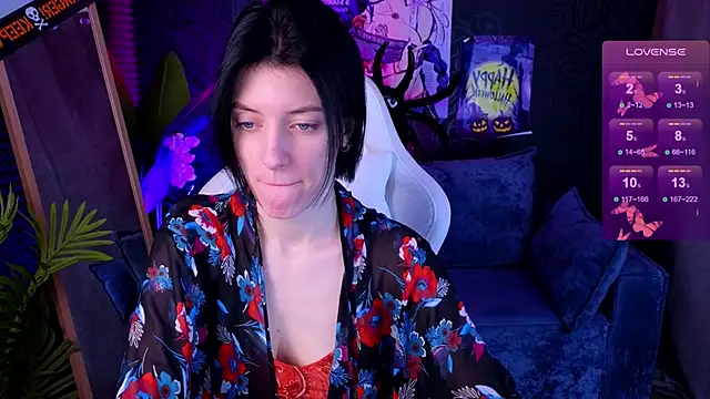 roxy riot  online show from 10/30/25, 01:48