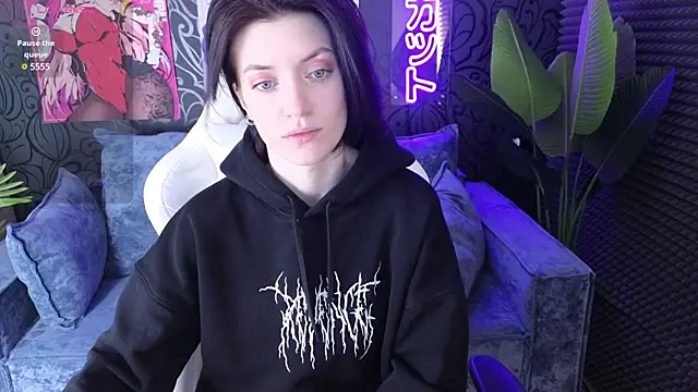 Snapshot of roxy_riot_ chatting on 02/17/25, 01:25 roxy riot online show from 02/17/25, 01:25