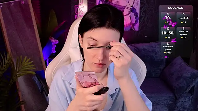 roxy riot  online show from 11/18/25, 01:32