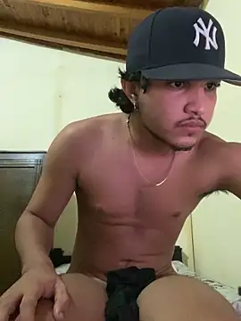 Snapshot of daniel6916 chatting on 02/10/25, 03:57 daniel6916 online show from 02/10/25, 03:57