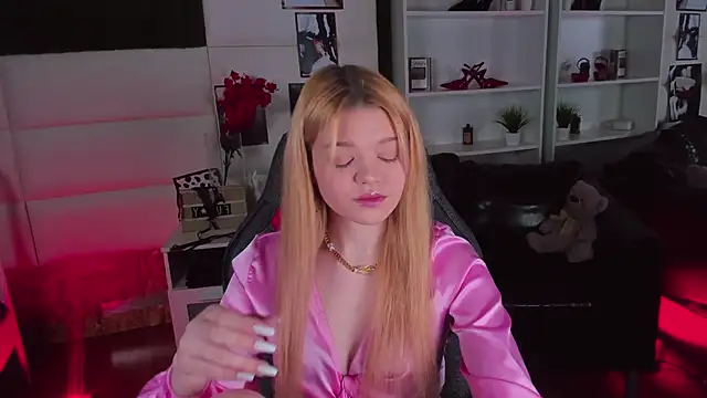 Snapshot of AdeleCartier chatting on 02/25/25, 02:36 AdeleCartier online show from 02/25/25, 02:36