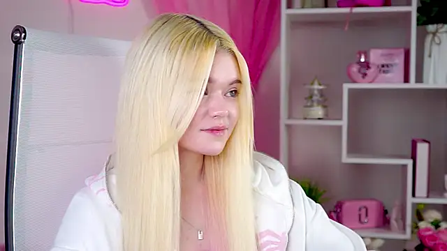 Snapshot of AdeleCartier chatting on 04/16/26, 12:55 AdeleCartier online show from 04/16/26, 12:55