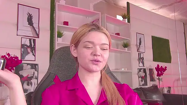 Snapshot of AdeleCartier chatting on 03/04/25, 05:53 AdeleCartier online show from 03/04/25, 05:53