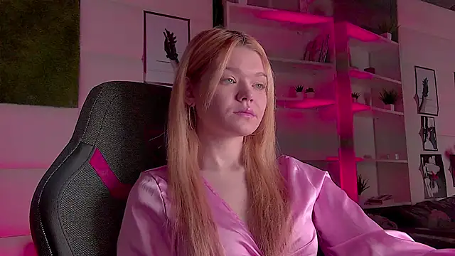 Snapshot of AdeleCartier chatting on 03/03/25, 12:34 AdeleCartier online show from 03/03/25, 12:34