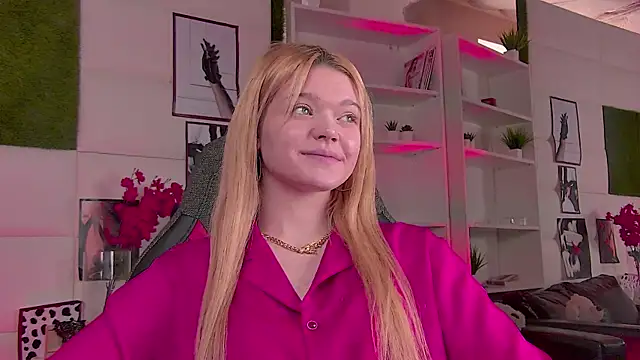 Snapshot of AdeleCartier chatting on 03/03/25, 06:42 AdeleCartier online show from 03/03/25, 06:42