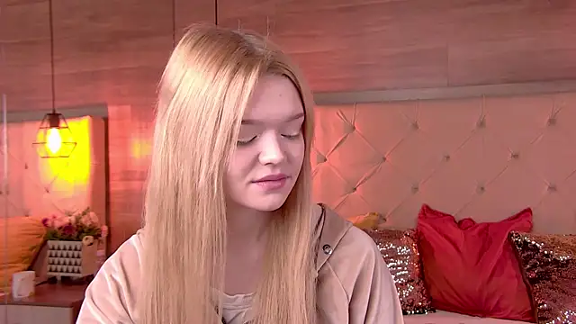 Snapshot of AdeleCartier chatting on 02/10/25, 01:57 AdeleCartier online show from 02/10/25, 01:57