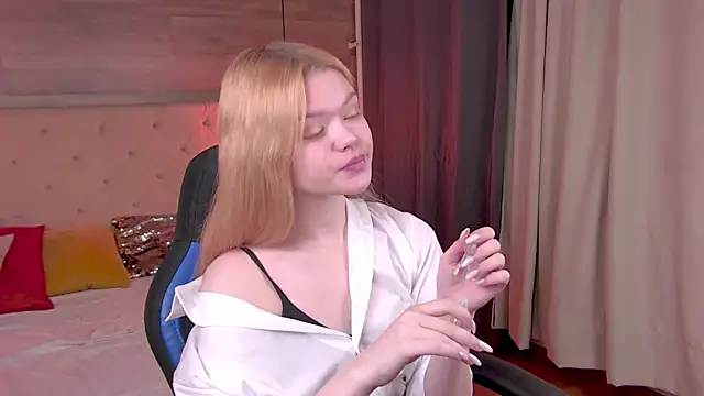 Snapshot of AdeleCartier chatting on 02/16/25, 03:37 AdeleCartier online show from 02/16/25, 03:37