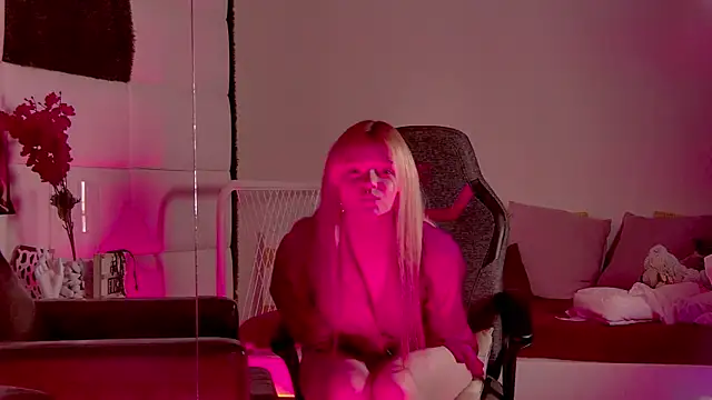 Snapshot of AdeleCartier chatting on 03/02/25, 04:07 AdeleCartier online show from 03/02/25, 04:07