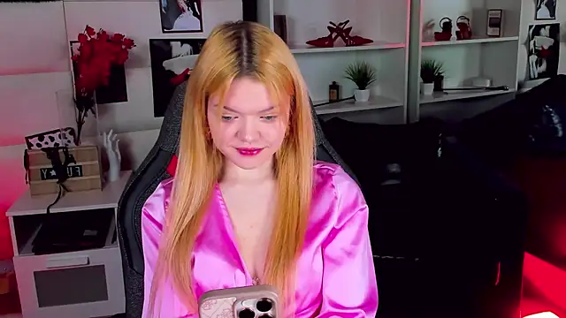 Snapshot of AdeleCartier chatting on 02/28/25, 12:43 AdeleCartier online show from 02/28/25, 12:43