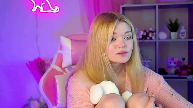 Snapshot of AdeleCartier chatting on 03/22/25, 05:39 AdeleCartier online show from 03/22/25, 05:39