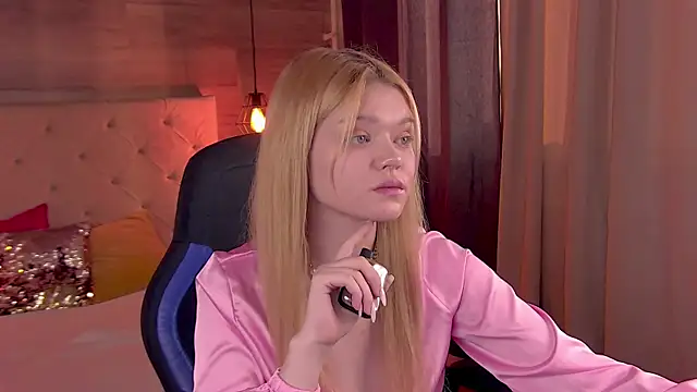 Snapshot of AdeleCartier chatting on 02/23/25, 05:23 AdeleCartier online show from 02/23/25, 05:23