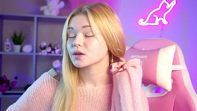 Snapshot of AdeleCartier chatting on 03/17/25, 10:08 AdeleCartier online show from 03/17/25, 10:08