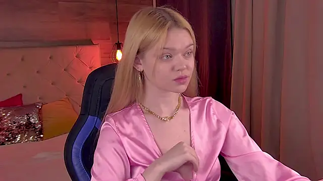 Snapshot of AdeleCartier chatting on 02/23/25, 02:18 AdeleCartier online show from 02/23/25, 02:18