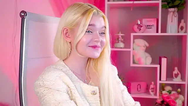 Snapshot of AdeleCartier chatting on 04/13/26, 02:48 AdeleCartier online show from 04/13/26, 02:48