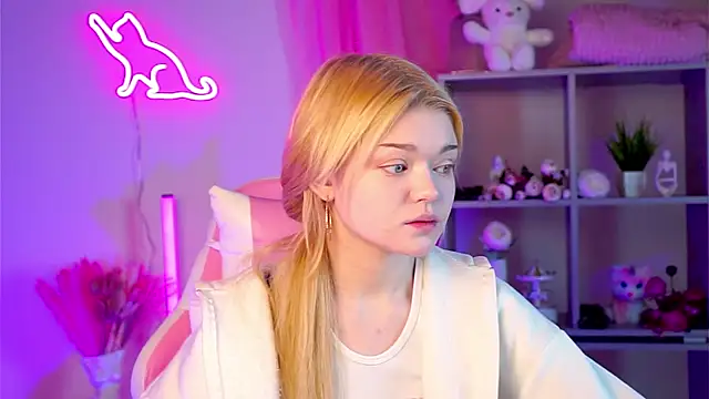 Snapshot of AdeleCartier chatting on 03/19/25, 09:27 AdeleCartier online show from 03/19/25, 09:27