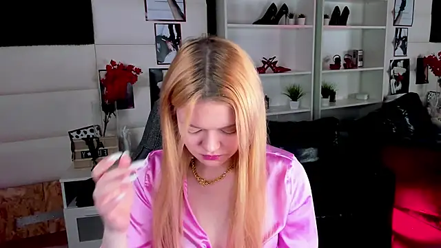 Snapshot of AdeleCartier chatting on 02/26/25, 02:41 AdeleCartier online show from 02/26/25, 02:41